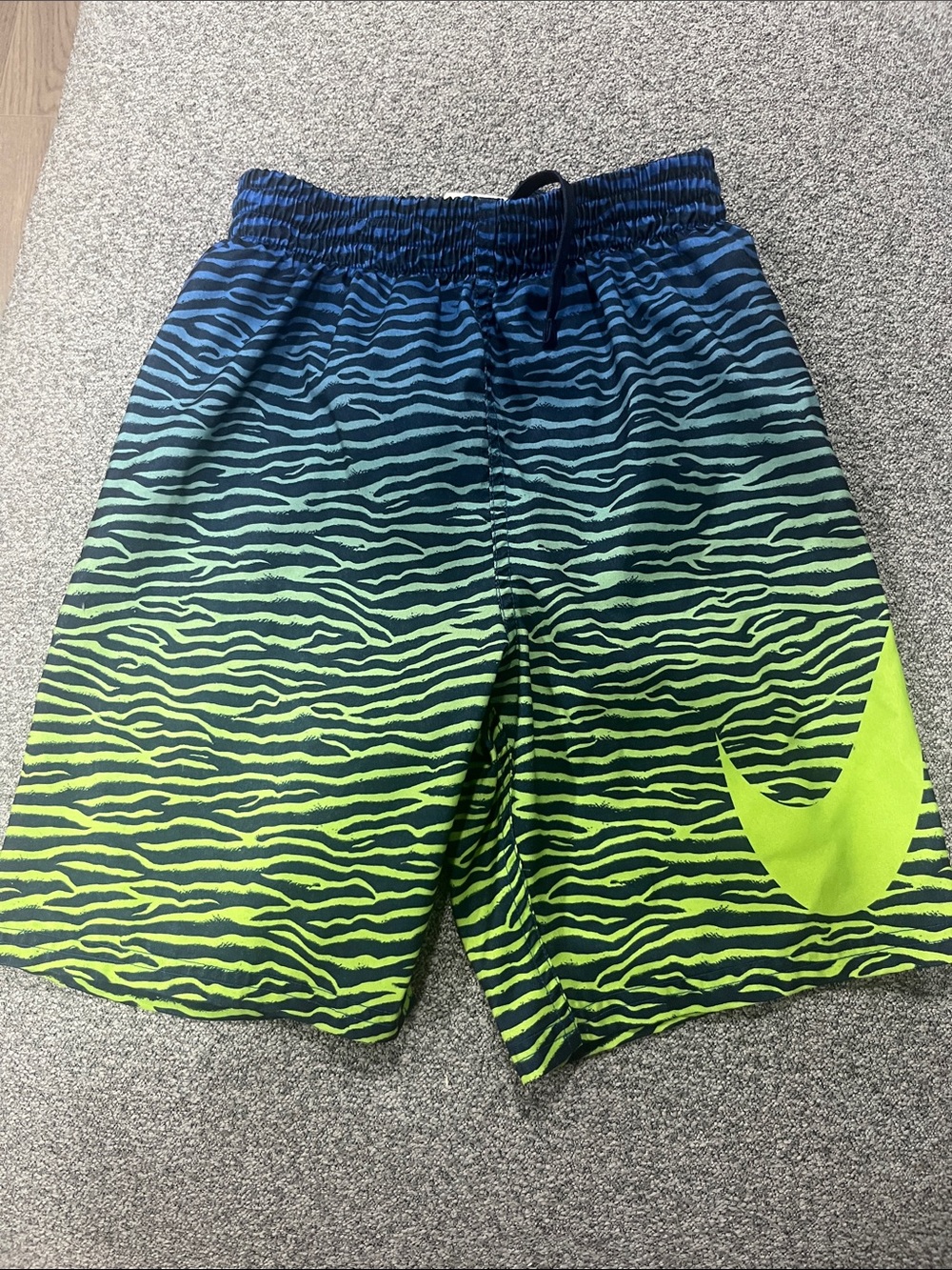 Boys Nike swim trunks size M good condition